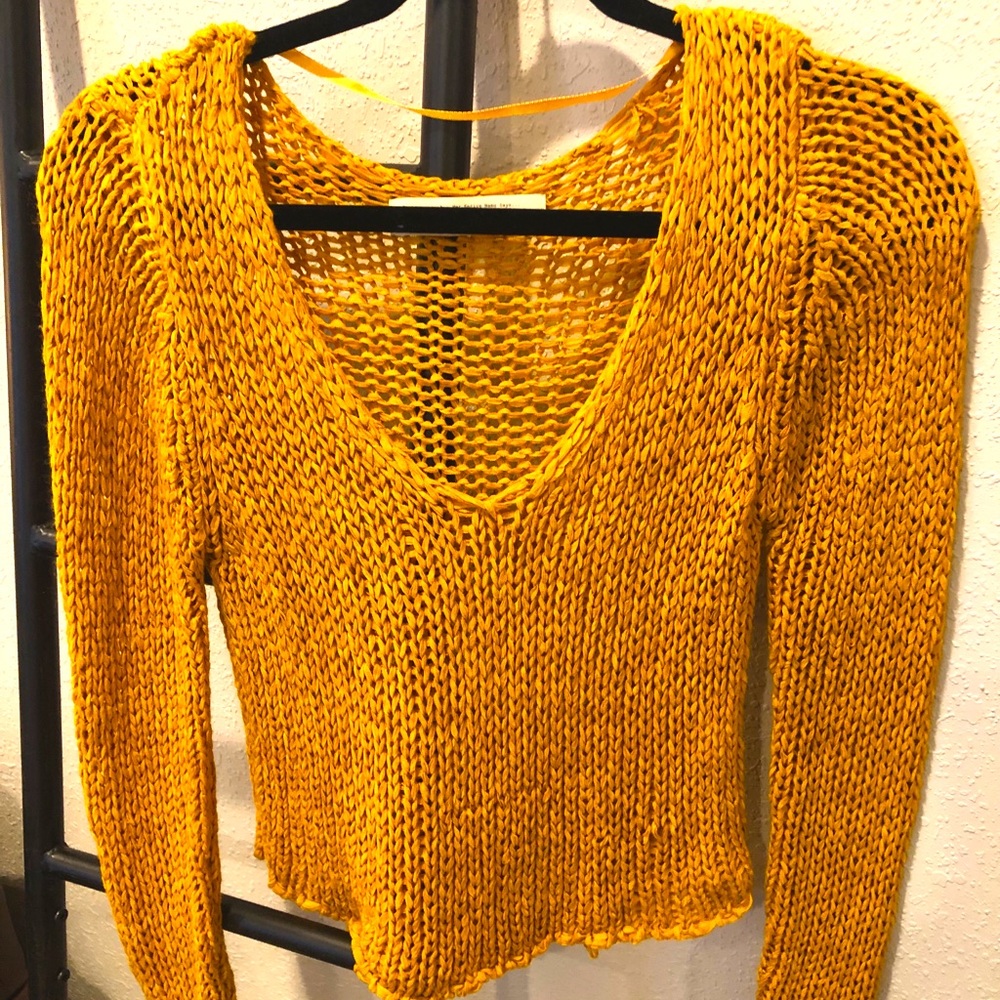 Yellow/gold sweater shirt